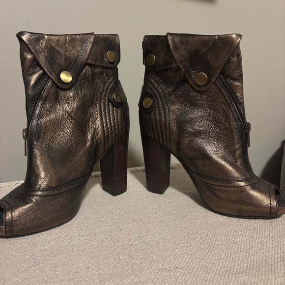Size 6 1/2 Apepazza Las Vegas Bronze/metallic Peep-Toe Ankle Boots - Picture 3 of 5